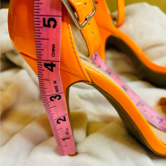 Neon Orange Heels Size 8 1/2 - Picture 10 of 11